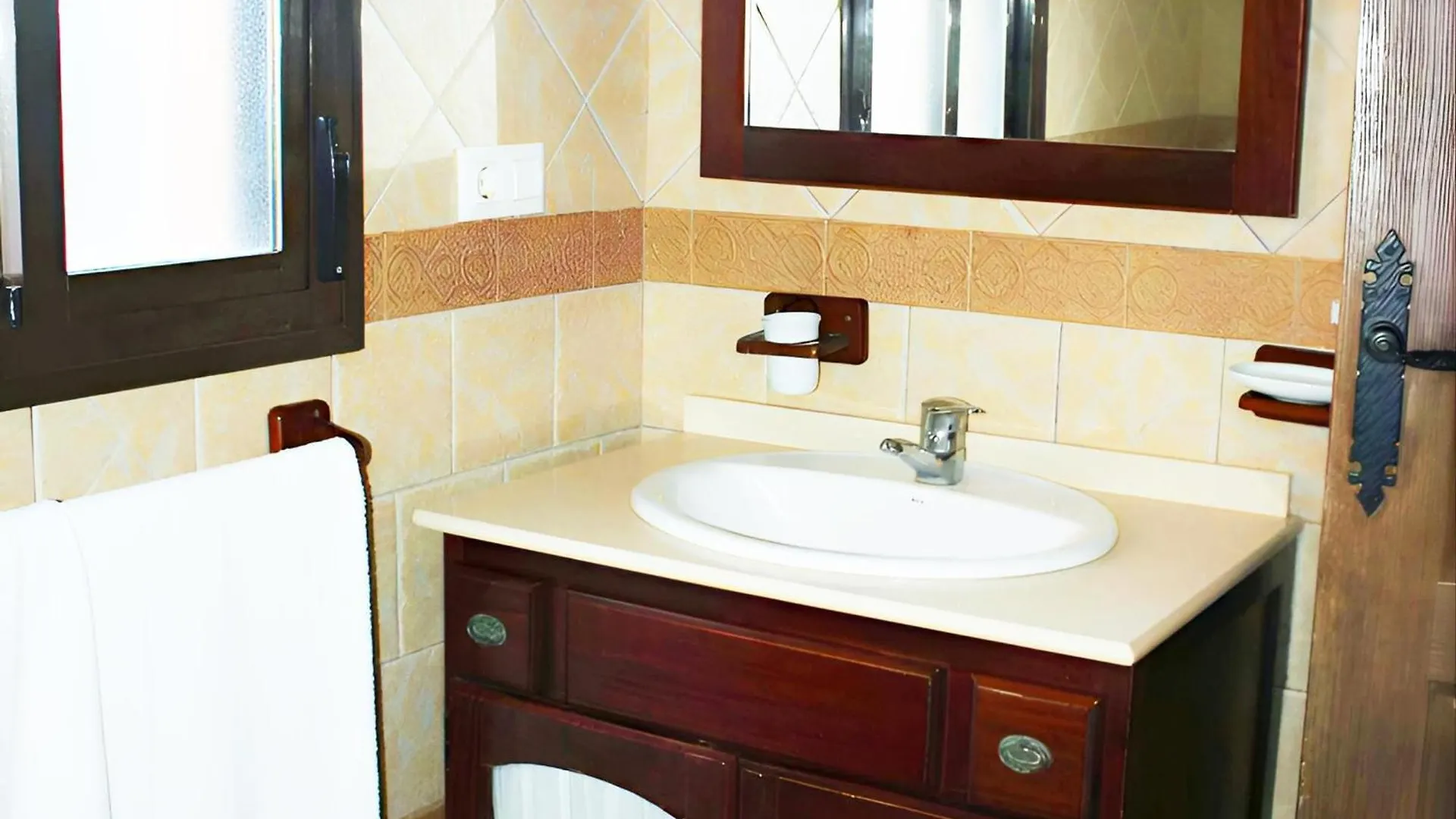 Chalet De Lujo Con Piscina Privada, Terraza Y Aparcamiento En Conil - Es-180-244 Conil De La Frontera